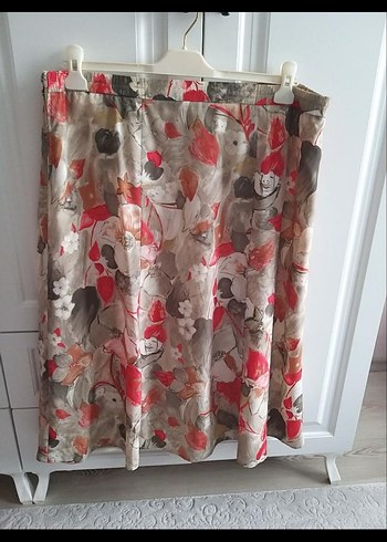 Düğmeli Pembe Çiçek Desenli Kadın Ceket ve etek - Görsel 4