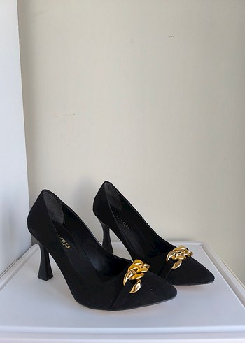 Zincir Detaylı Siyah Süet Topuklu Stiletto