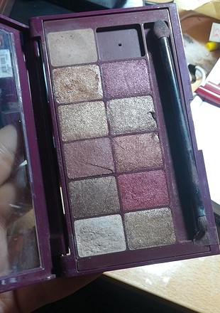 Maybelline Maybelline burgundy bar ????