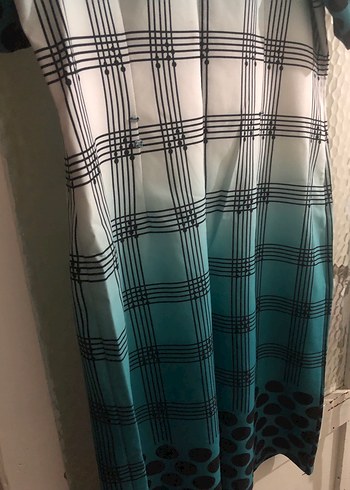 Puantiyeli Beyaz Turkuaz Renklerde Elbise - Görsel 7