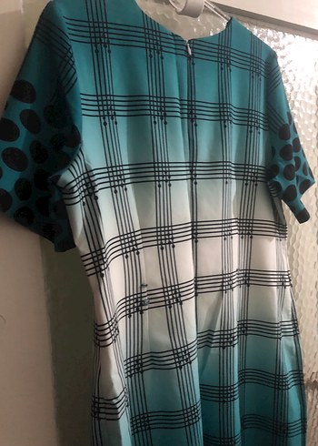 Puantiyeli Beyaz Turkuaz Renklerde Elbise - Görsel 6