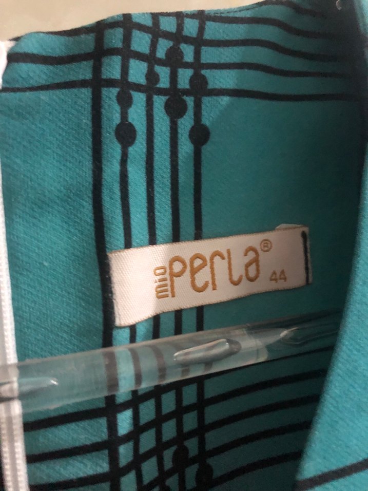 Puantiyeli Beyaz Turkuaz Renklerde Elbise - Görsel 4