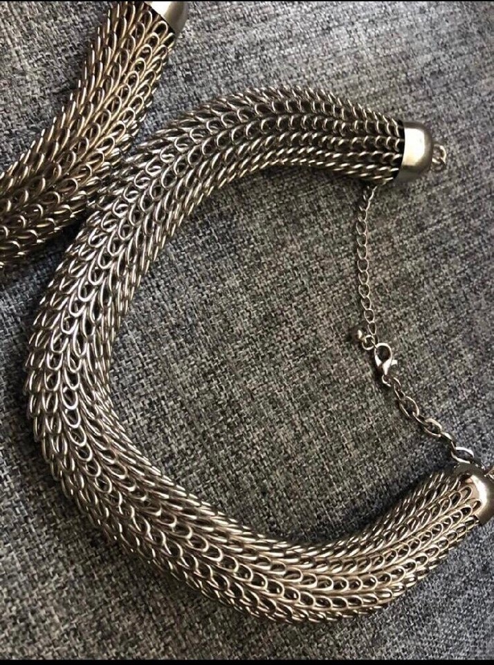 Gri Yılan Desenli Zincir Detaylı Kadın Kolye - Görsel 2