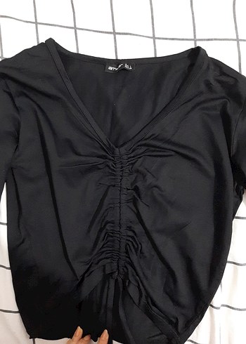 Siyah V Yaka Uzun Kollu Piliseli Bluz - Görsel 2