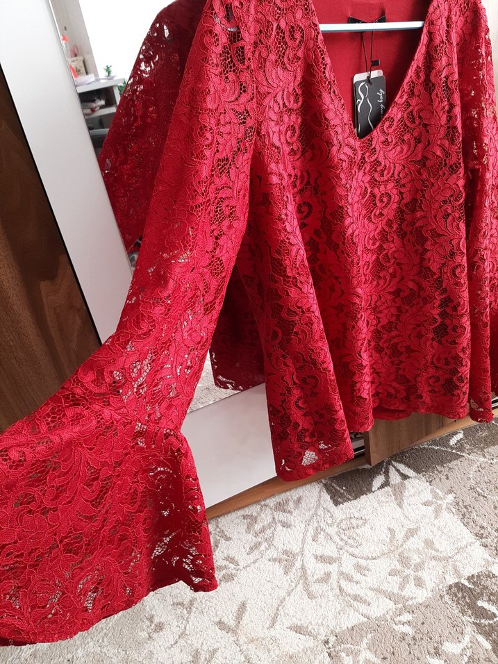 Dantel Detaylı Kırmızı V Yaka Bluz - Görsel 2