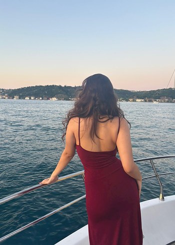 Bordo Parlak Drapeli Straplez Uzun Abiye - Görsel 4