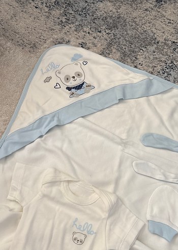 Bebek Beyaz Nakışlı Hastane Kıyafeti Seti - Görsel 2