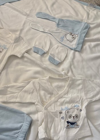 Bebek Beyaz Nakışlı Hastane Kıyafeti Seti - Görsel 3