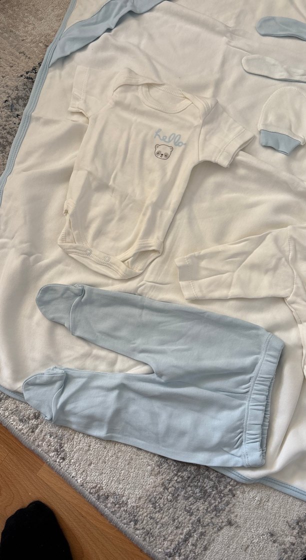 Bebek Beyaz Nakışlı Hastane Kıyafeti Seti - Görsel 4