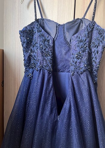 Straplez Lacivert İşlemeli Uzun Abiye - Görsel 4