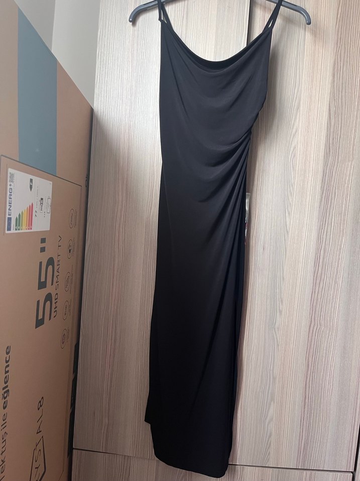 Siyah Drapeli Askılı Uzun Elbise - Görsel 3