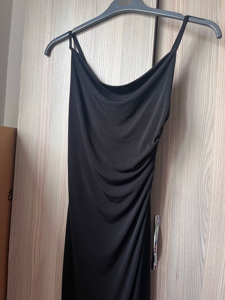 Siyah Drapeli Askılı Uzun Elbise - Görsel 5