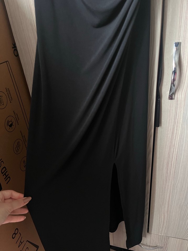 Siyah Drapeli Askılı Uzun Elbise - Görsel 4