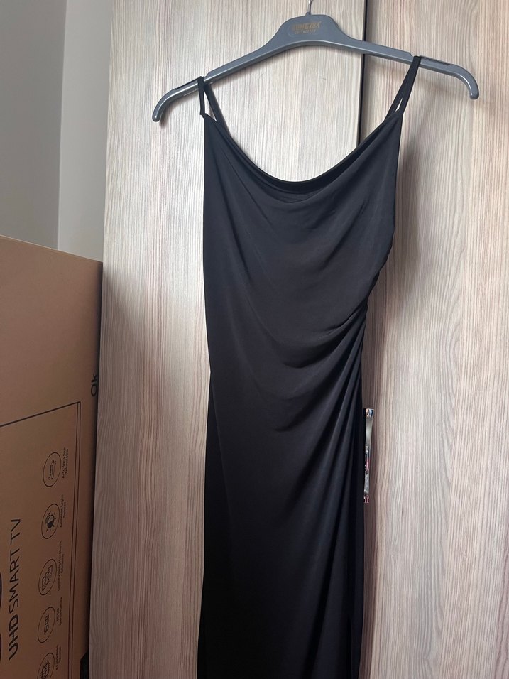 Siyah Drapeli Askılı Uzun Elbise - Görsel 2