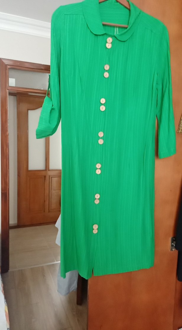 Düğmeli Yeşil elbise - Görsel 3
