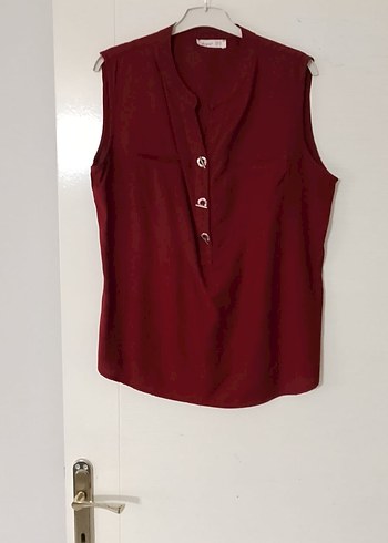 Bordo Düğmeli V Yaka Kolsuz Bluz