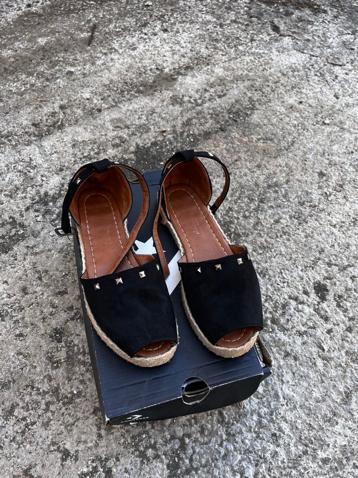 Siyah Süet Tokalı Kadın Sandalet - Görsel 2