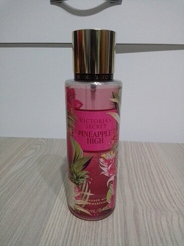 Victorias secret pıneapple hıgh vücut spreyi