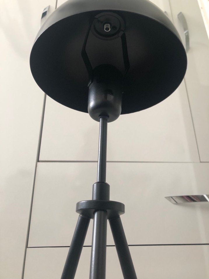 Siyah Üç Ayaklı Lambader - Görsel 2