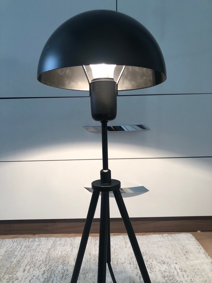 Siyah Üç Ayaklı Lambader - Görsel 3