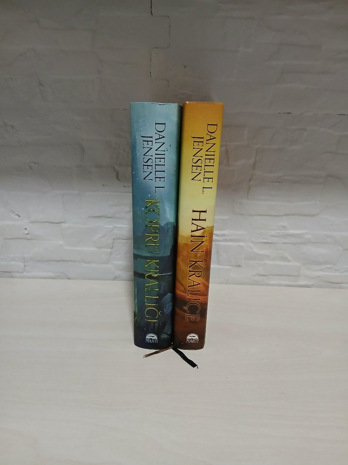 Danielle L. Jensen Kitap Seti: Koprü Krallığı & Hain Kraliçe - Görsel 2