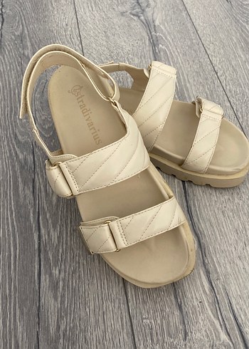 Stradivarius Bej Tokalı Platform Topuklu Kadın Sandalet