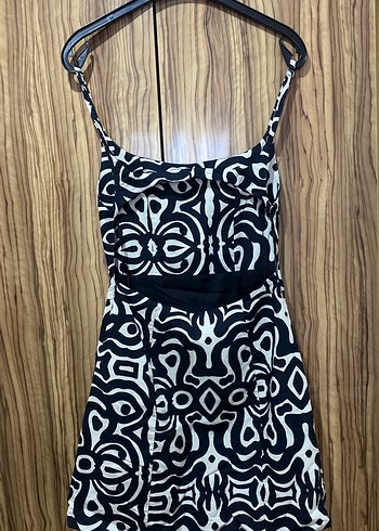 Zara Siyah Beyaz Mini Elbise