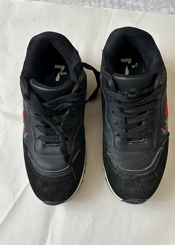 32 Beden Nakışlı Siyah Çocuk Spor Ayakkabı