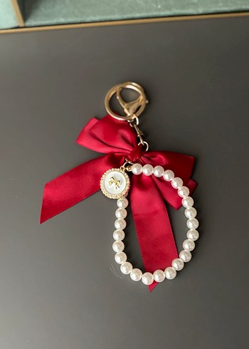 Kırmızı Fiyonklu Anahtarlık Charm - Görsel 2