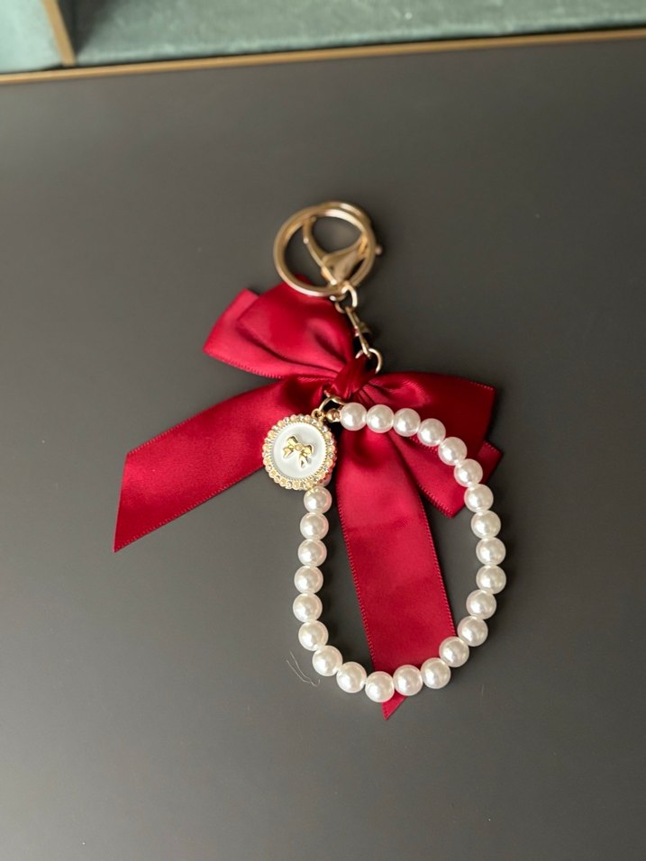 Kırmızı Fiyonklu Anahtarlık Charm - Görsel 2