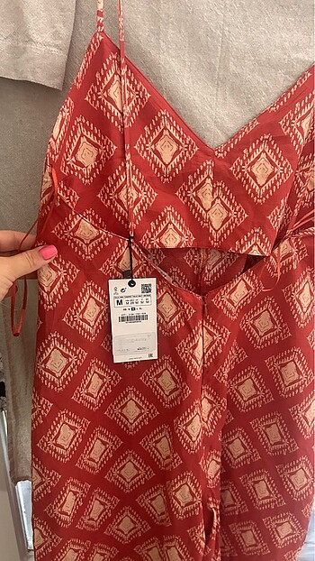 m Beden kırmızı Renk Zara baskılı uzun tulum sırt dekolteli