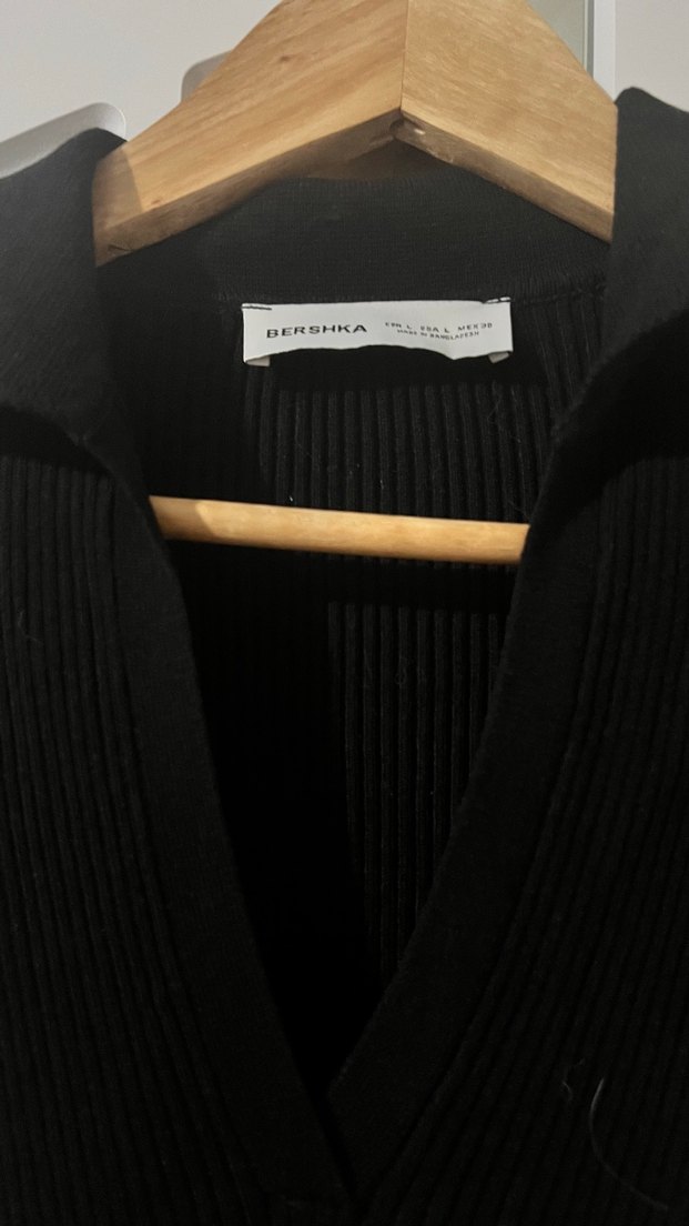 Bershka Siyah Yırtmaçlı Elbise - Görsel 3