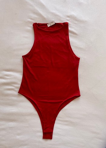 Kırmızı Yüksek Yakalı Kolsuz Bodysuit