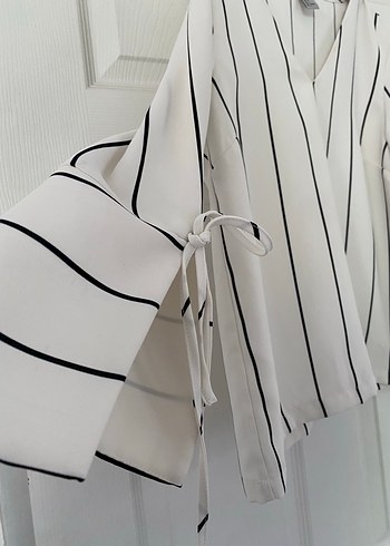 H&M V Yaka Beyaz Çizgili Kadın Gömlek