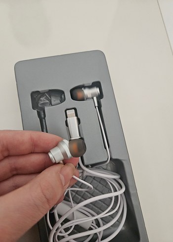 Hytech Beyaz Metal Kulak İçi Kulaklık - Görsel 4