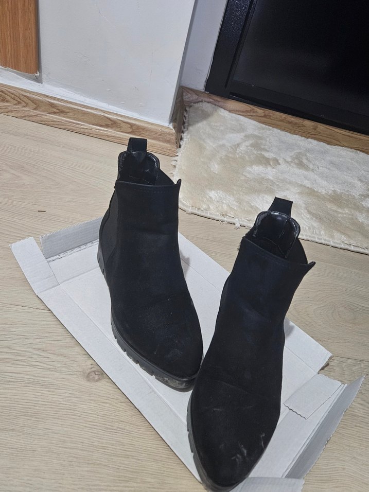 Siyah Süet Kadın Dolgu Topuklu Bot - Görsel 2