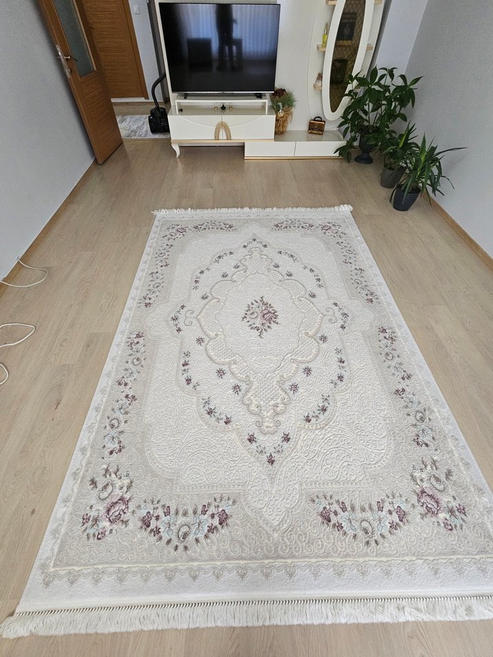 İşlemeli Beyaz Klasik Halı - Görsel 4