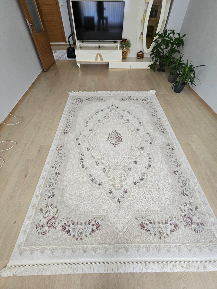 İşlemeli Beyaz Klasik Halı - Görsel 5