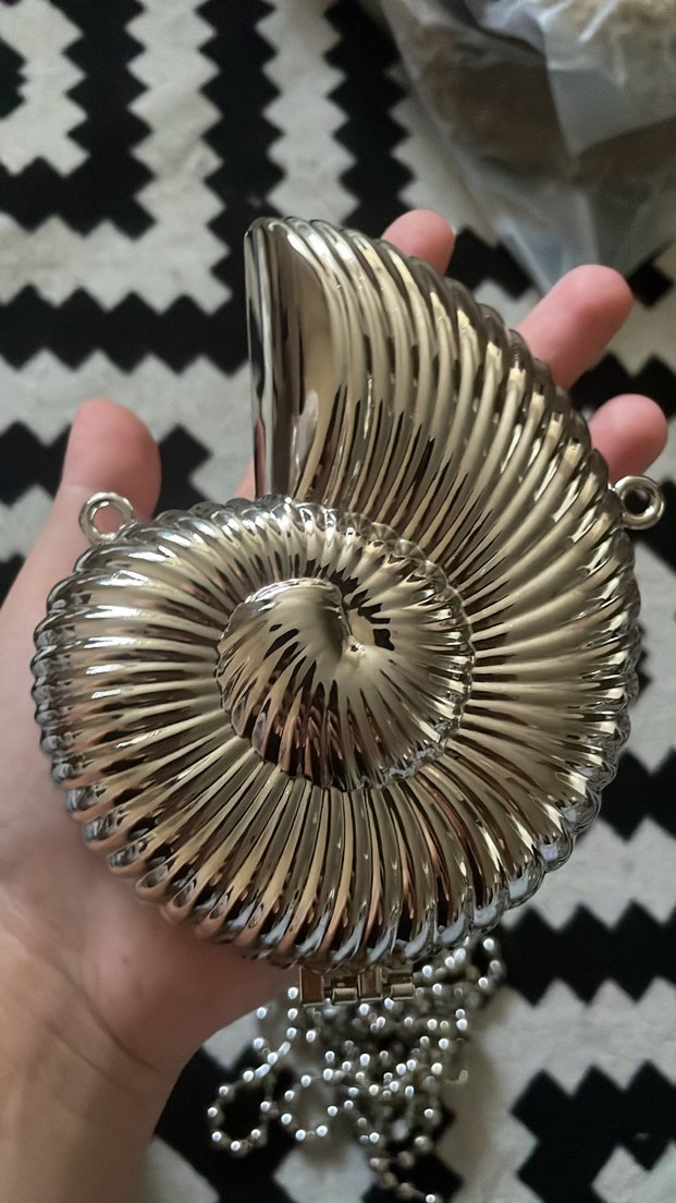 Altın Renk Metal Deniz Kabuğu Çanta - Görsel 2