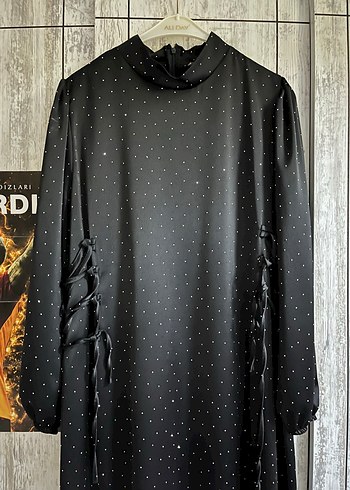 Siyah taşlı yandan bağlamalı  Elbise mezuniyet  için - Görsel 2