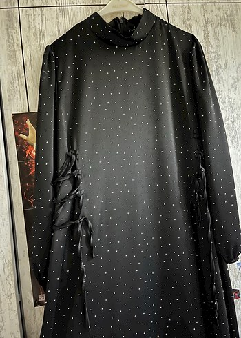 Siyah taşlı yandan bağlamalı  Elbise mezuniyet  için - Görsel 3