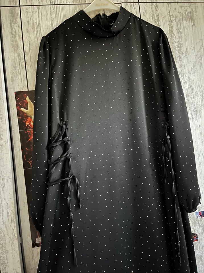 Siyah taşlı yandan bağlamalı  Elbise mezuniyet  için - Görsel 3