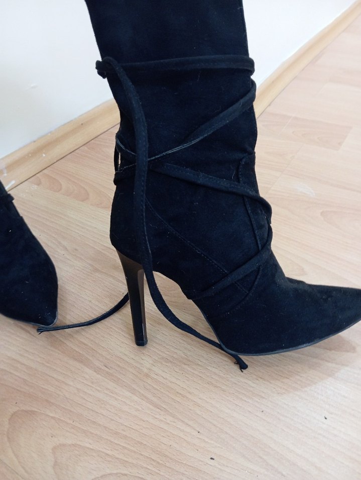 Siyah Süet Stiletto Topuklu Gotik Bot - Görsel 2