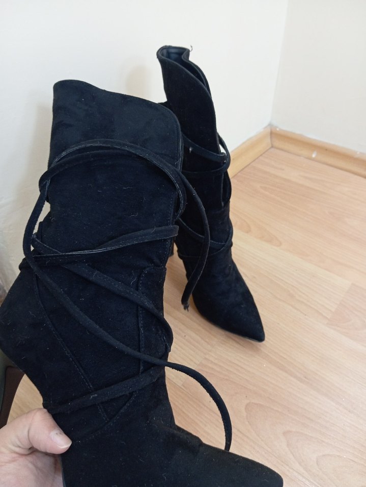 Siyah Süet Stiletto Topuklu Gotik Bot - Görsel 3