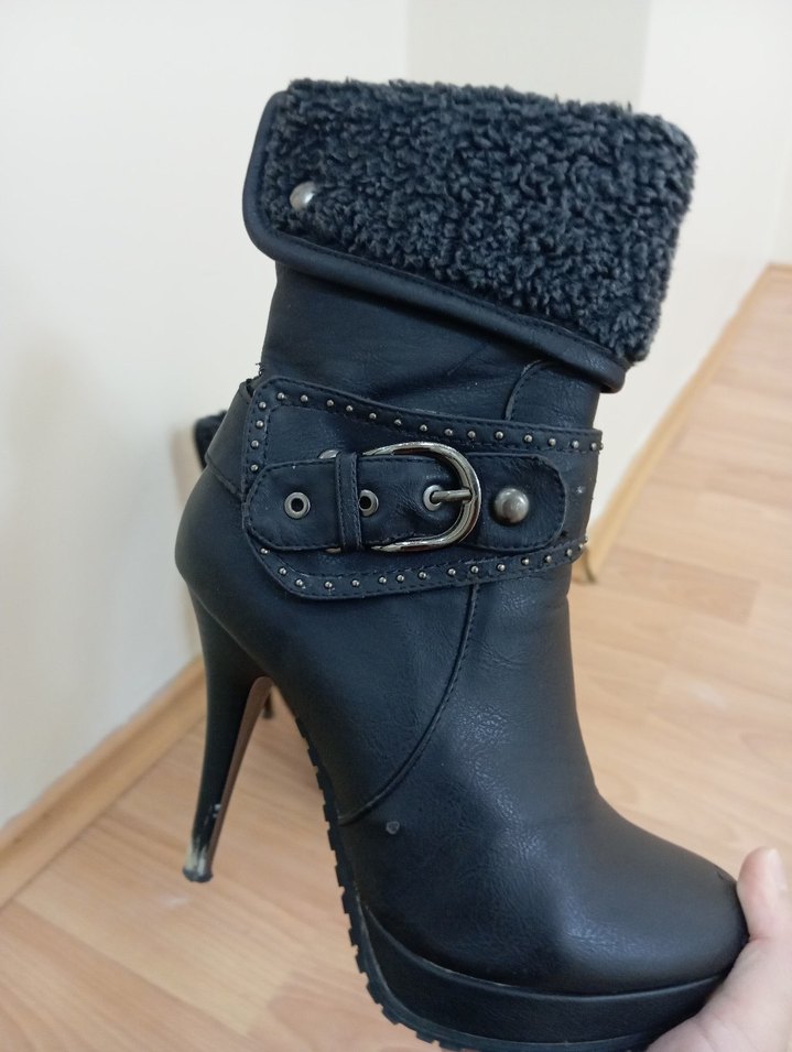 Tokalı Yüksek Topuklu Siyah Deri Kadın Bot - Görsel 2