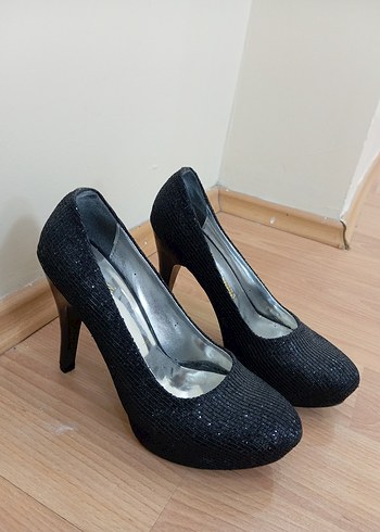 Parlak Yılan Desenli Siyah İnce Topuklu Ayakkabı - Görsel 3