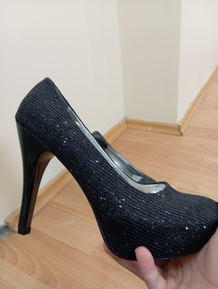 Parlak Yılan Desenli Siyah İnce Topuklu Ayakkabı - Görsel 2