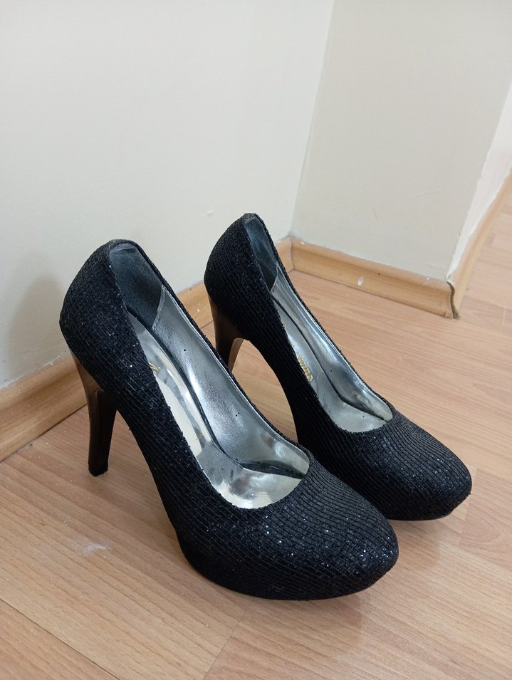 Parlak Yılan Desenli Siyah İnce Topuklu Ayakkabı - Görsel 3