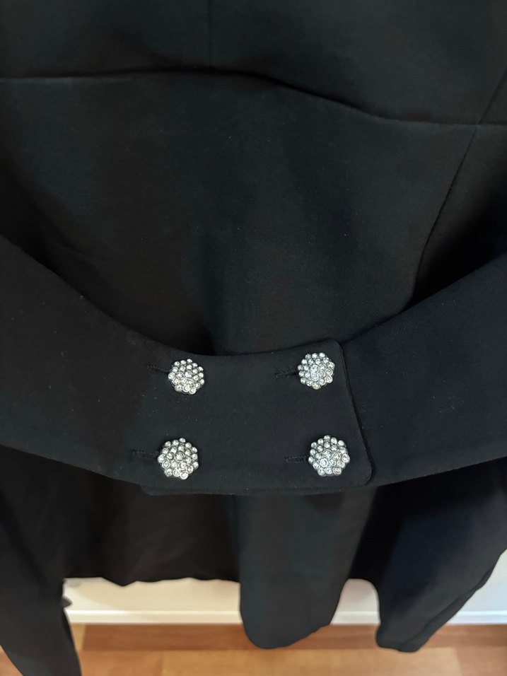 V Yaka Siyah Kemerli Elbise - Görsel 2