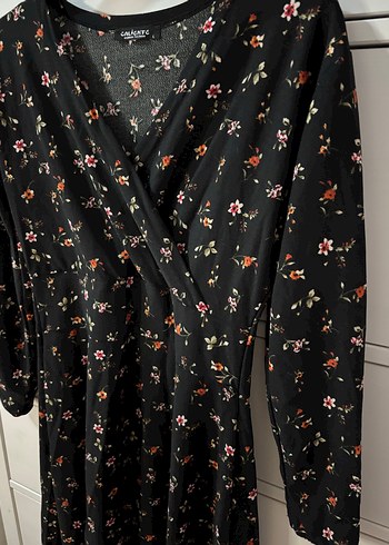 Çiçek Desenli Siyah Midi Elbise - Görsel 3